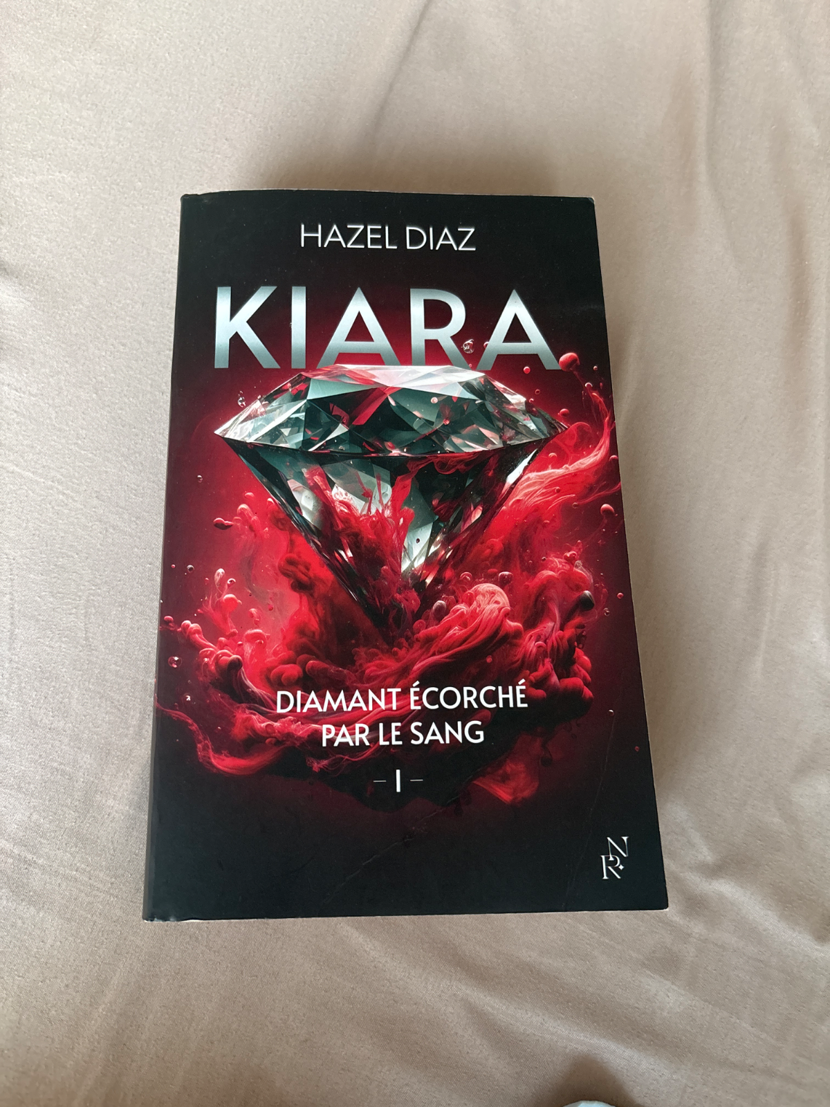 Kiara diamant écorché par le sang