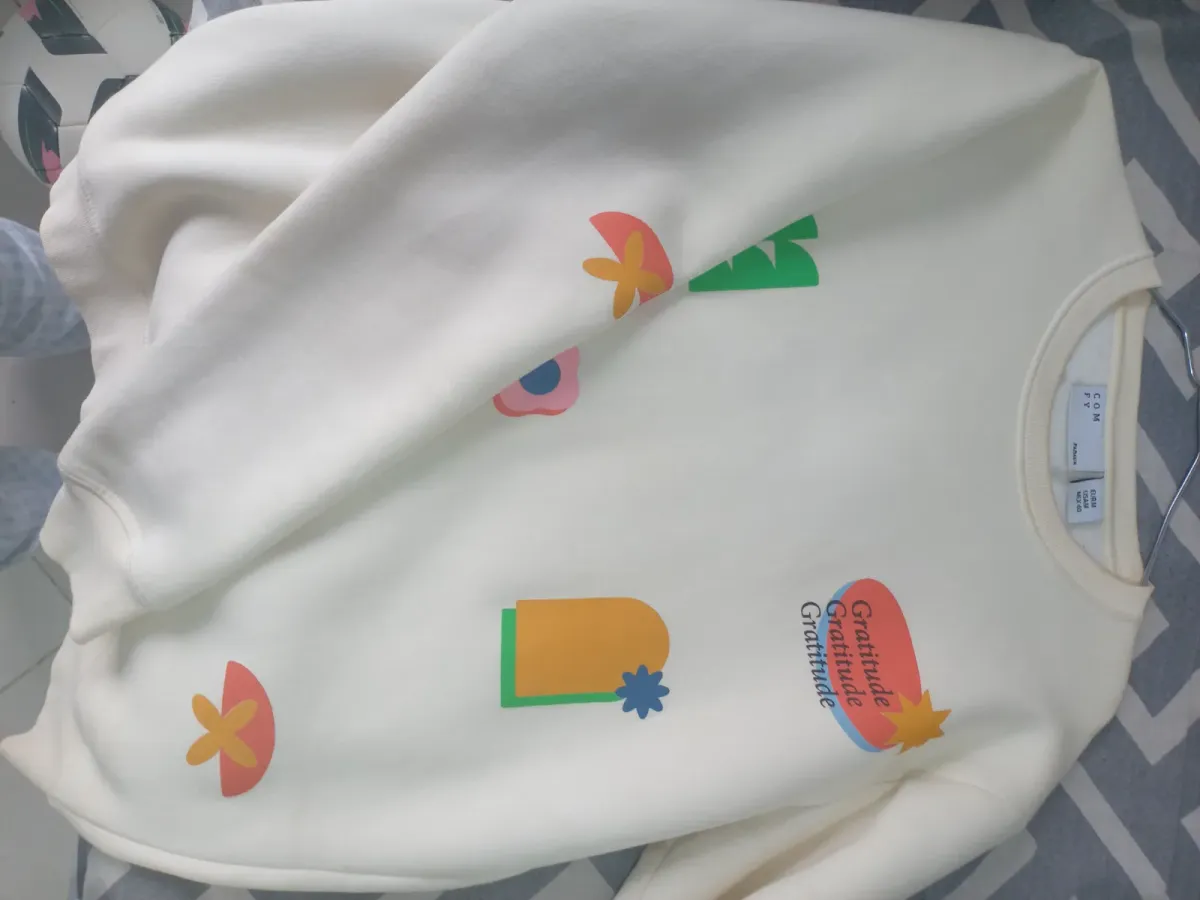 Sweat beige à motif coloré stylé – Jamais porté ✨ 2