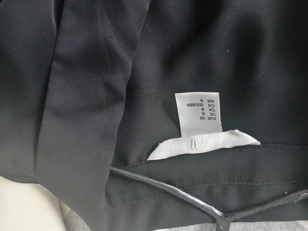 Chemise H&M noir avec boutons noir. 2