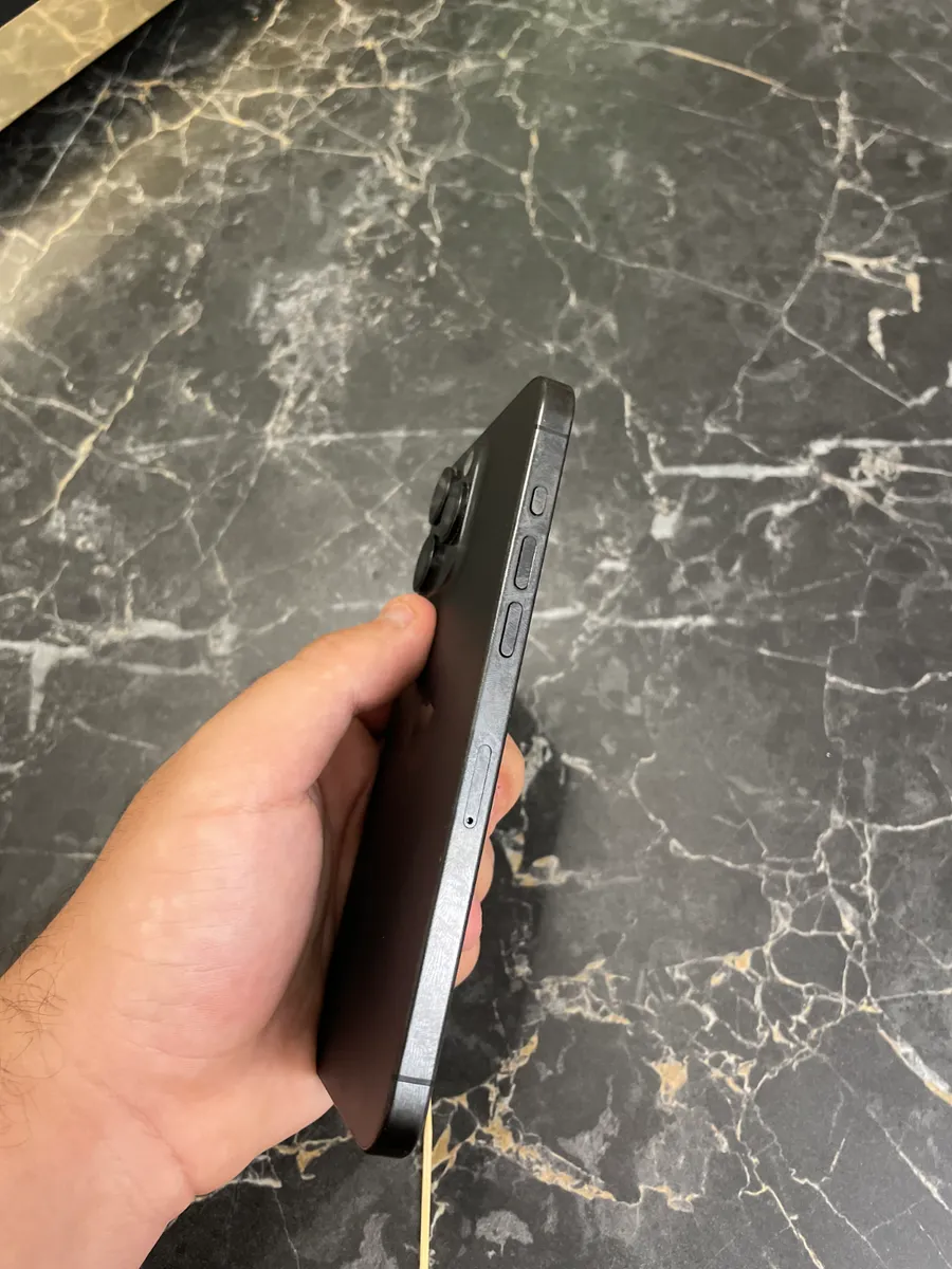 iPhone 15 Pro Max — 256Go — التيتانيوم الأسود 3