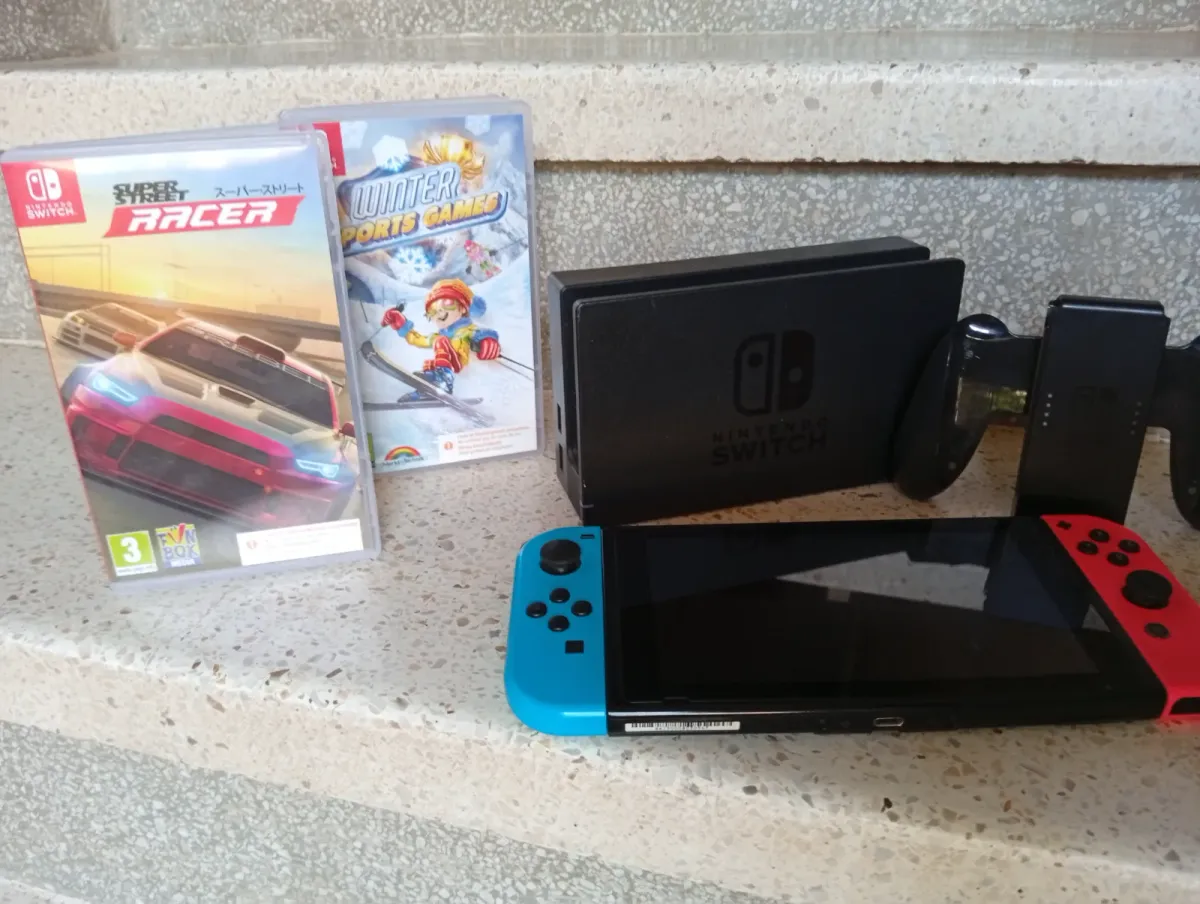 Nintendo switch avec deux jeux et en très bonne état