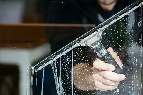 Nettoyage et polissage des vitres