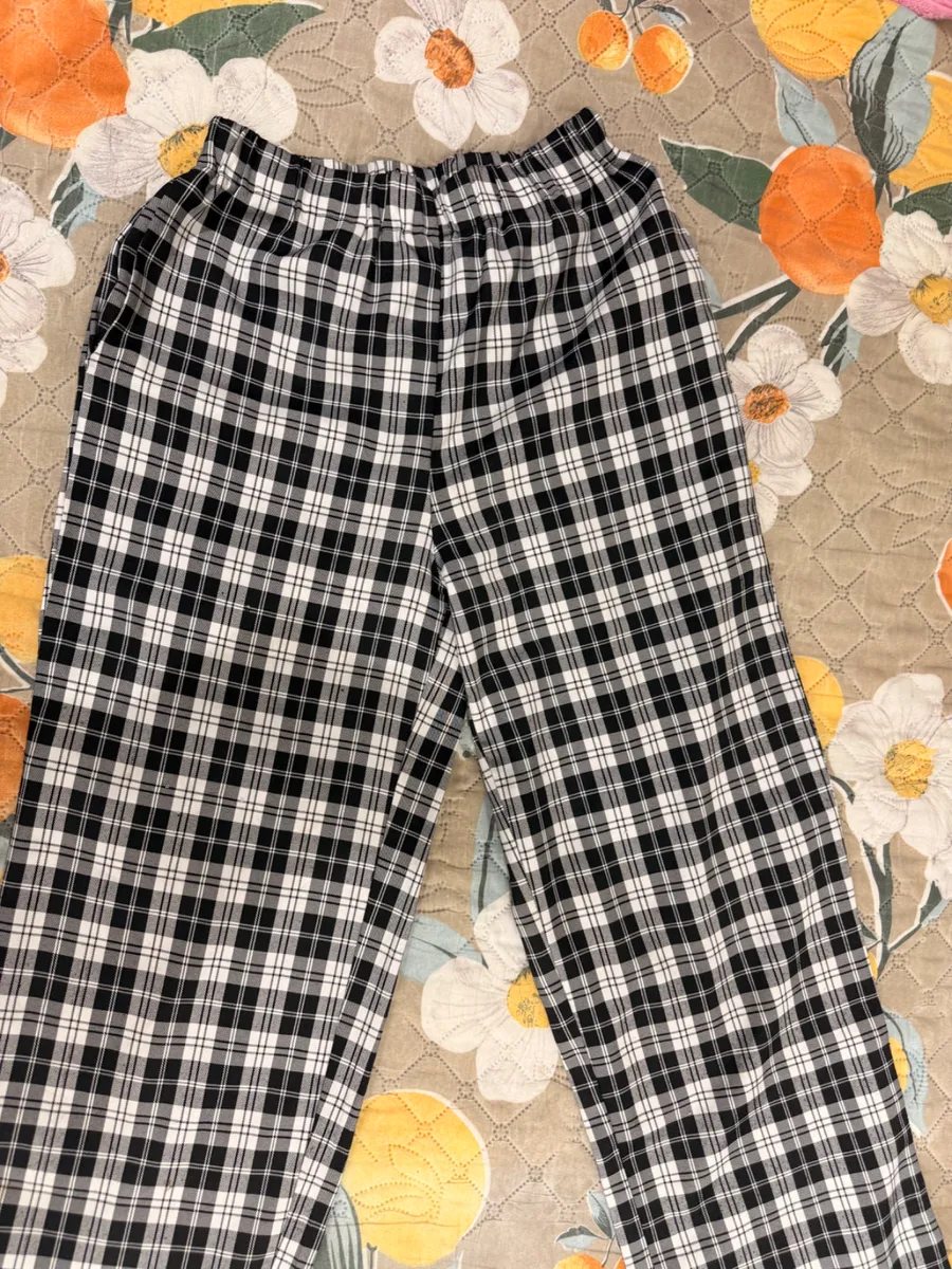 Pantalon à carreaux noir et blanc 