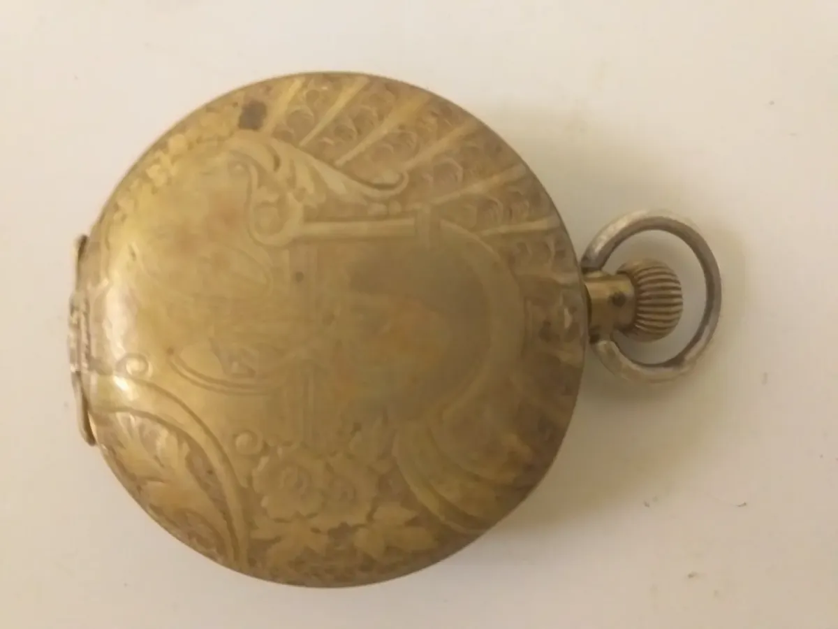 أكيد. هذا إعلان جاهز للنشر: 🕰️ ساعة جيب قديمة Tavannes Watch Co. – Diana للبيع للبيع ساعة جيب سويسرية قديمة Tavannes Watch Co. – Diana، بتصميم كلاسيكي وزخرفة على الغطاء، وآلية ميكانيكية يدوية. 🇨🇭 الصنع: سويسرا الماركة: Tavannes Watch Co. الاسم: Diana 2
