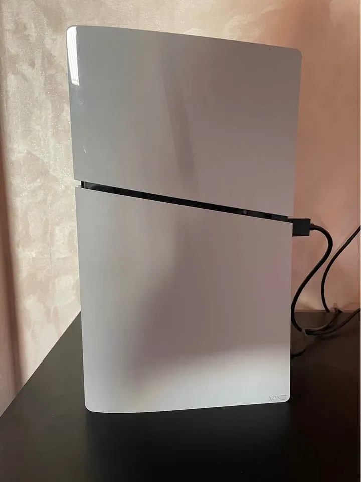 PlayStation 5 Slim Digital in excellent condition 2