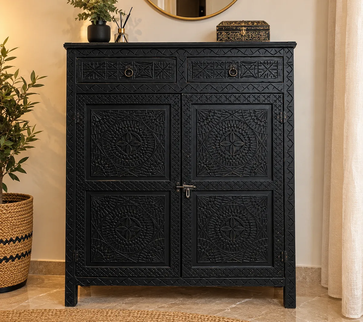 ✨ Magnifique placard en bois sculpté, de style marocain traditionnel, avec de très beaux motifs artisanaux.