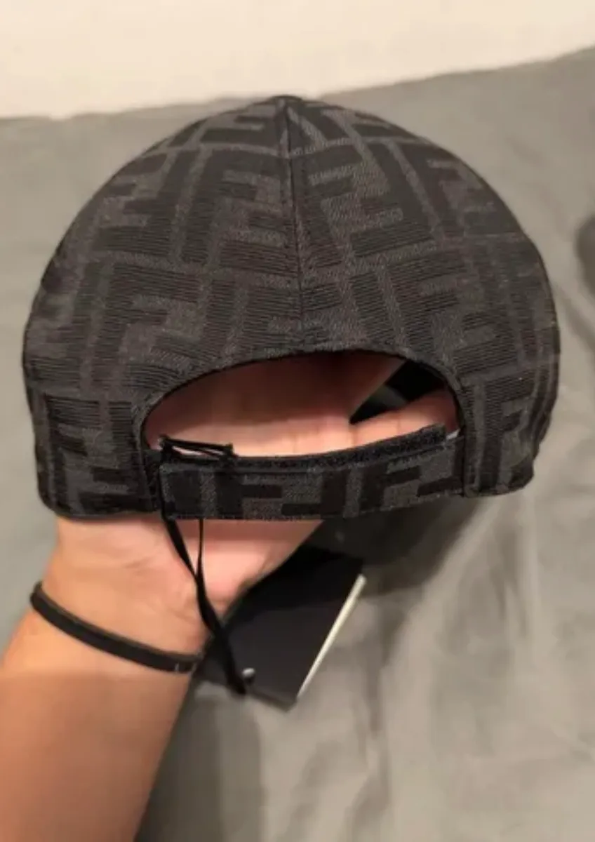Casquette Fendi – Très bon état 2