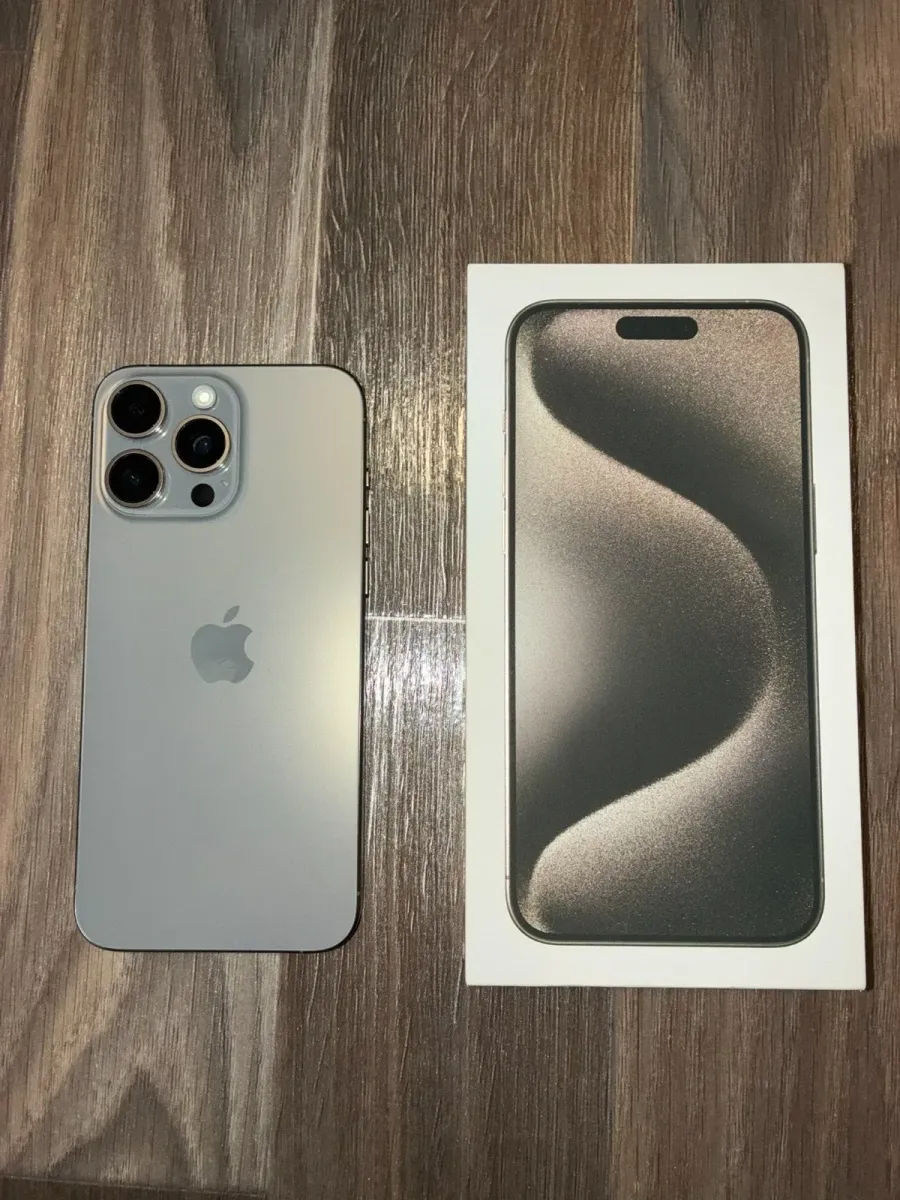 Je vends mon iPhone 15 Pro Max 256 Go en bon état. 5