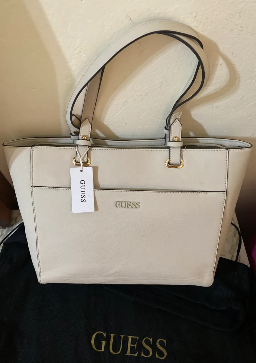 ✨ صاك GUESS