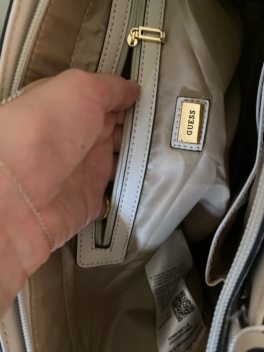 ✨ صاك GUESS 3