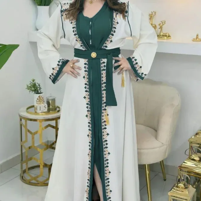 🍁 New collections 🪄🪄 الجمال والاناقه والفخامة الاصليه اجتمعا في هذه القطعة👌🏻🍁 طقم من 2 قطع شيحاجة طوب دو طوب اوا يالالة مولاتي جبنا لك هد التحفة ب بلدي وعصري في نفس القطعة خدمة المعلم ماشي سواقي 🍂القياس: L XL XXL 🍂 الثمن : 350 درهم نوعية ا