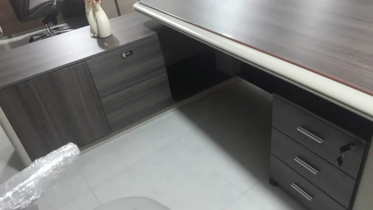 bureau de direction  importation avec bibliothèque led  
