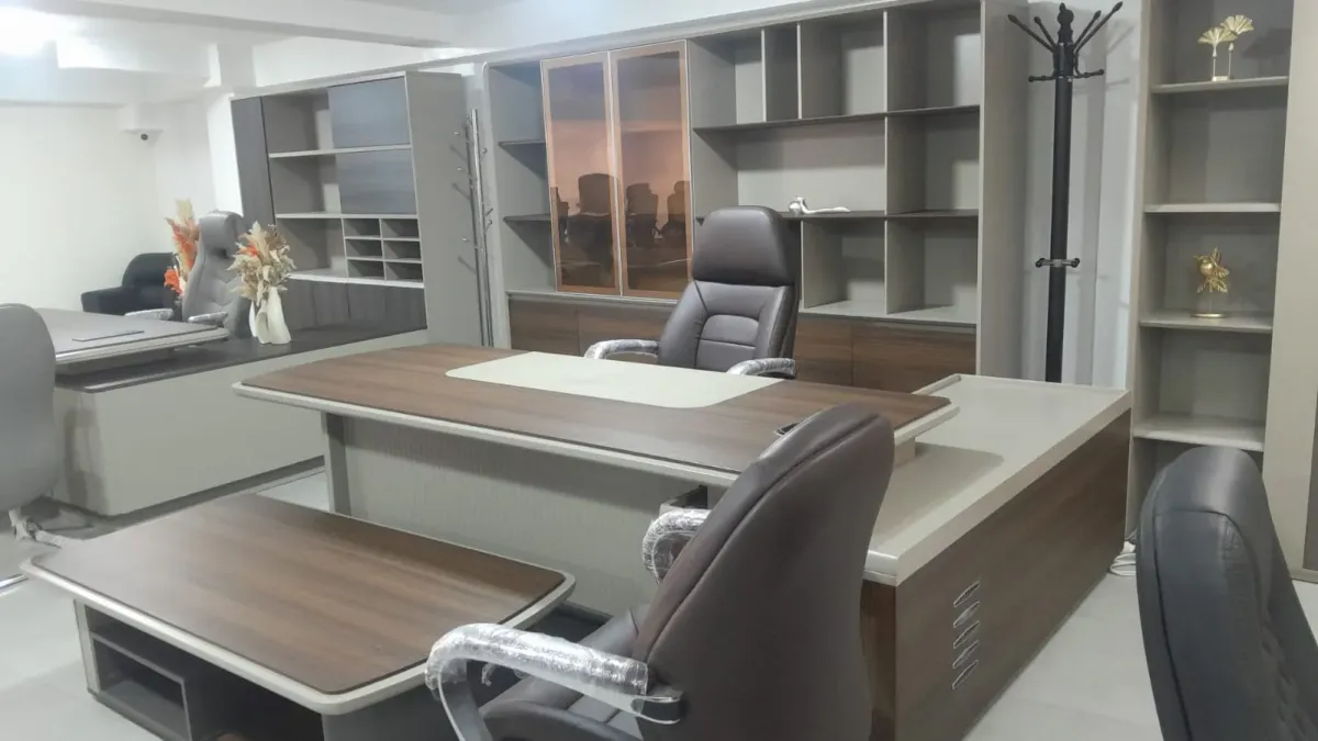 Pack Bureau avec les chaises Moderne avec Éclairage LED – Élégance & Innovation