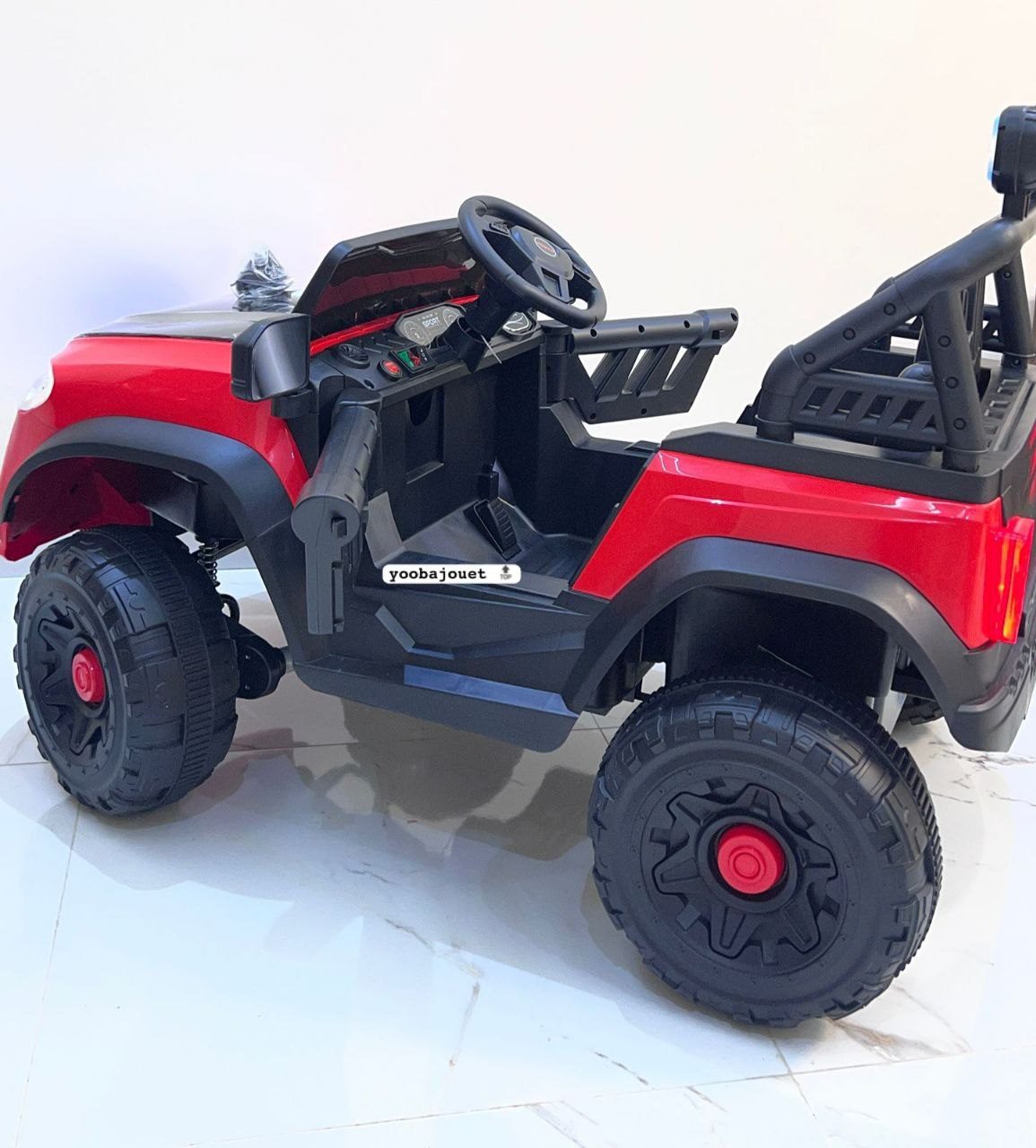 VOITURE ÉLECTRIQUE MERCEDES 4x4 12V