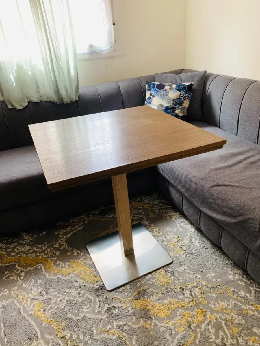 Table à manger moderne – Bon état 3