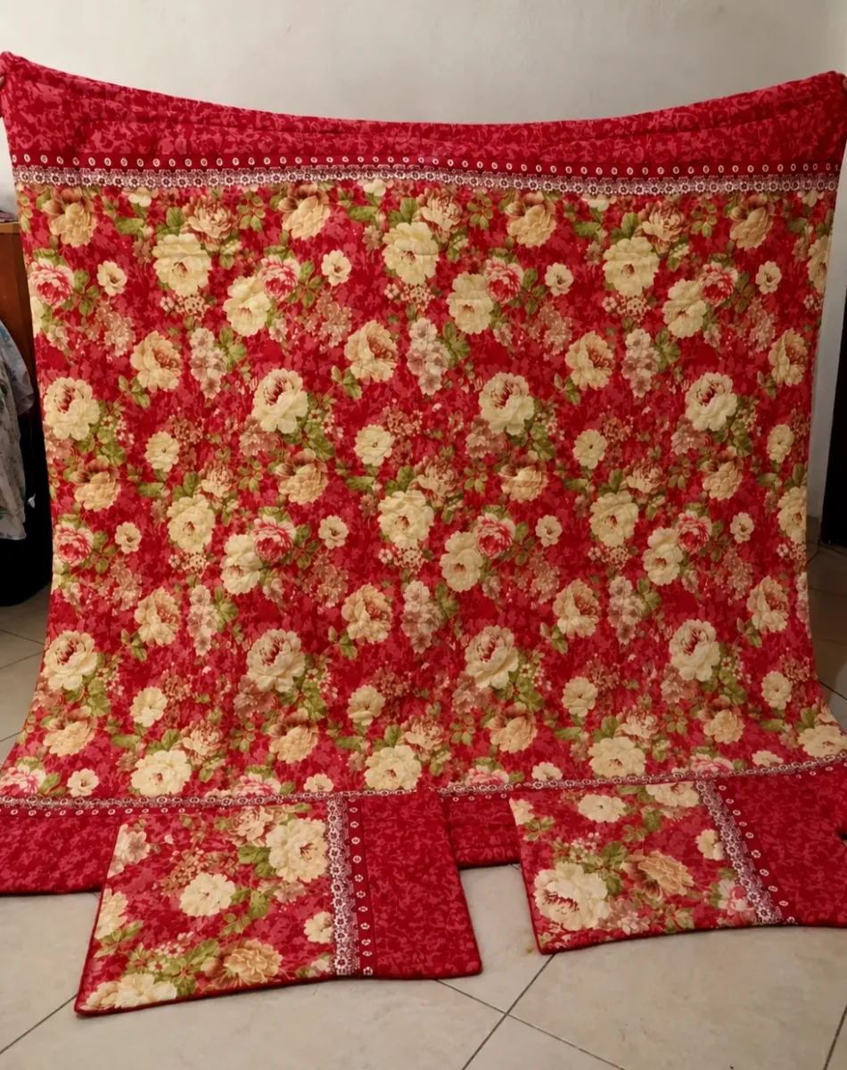 couvre lit Rose foncé à motifs floraux